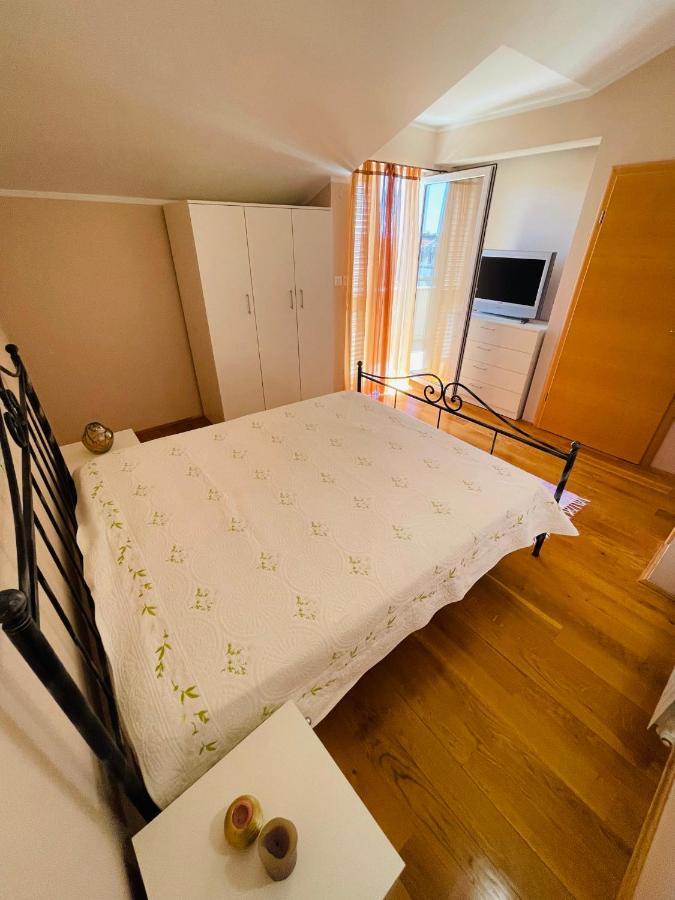 Apartments Toma Novalja Eksteriør billede