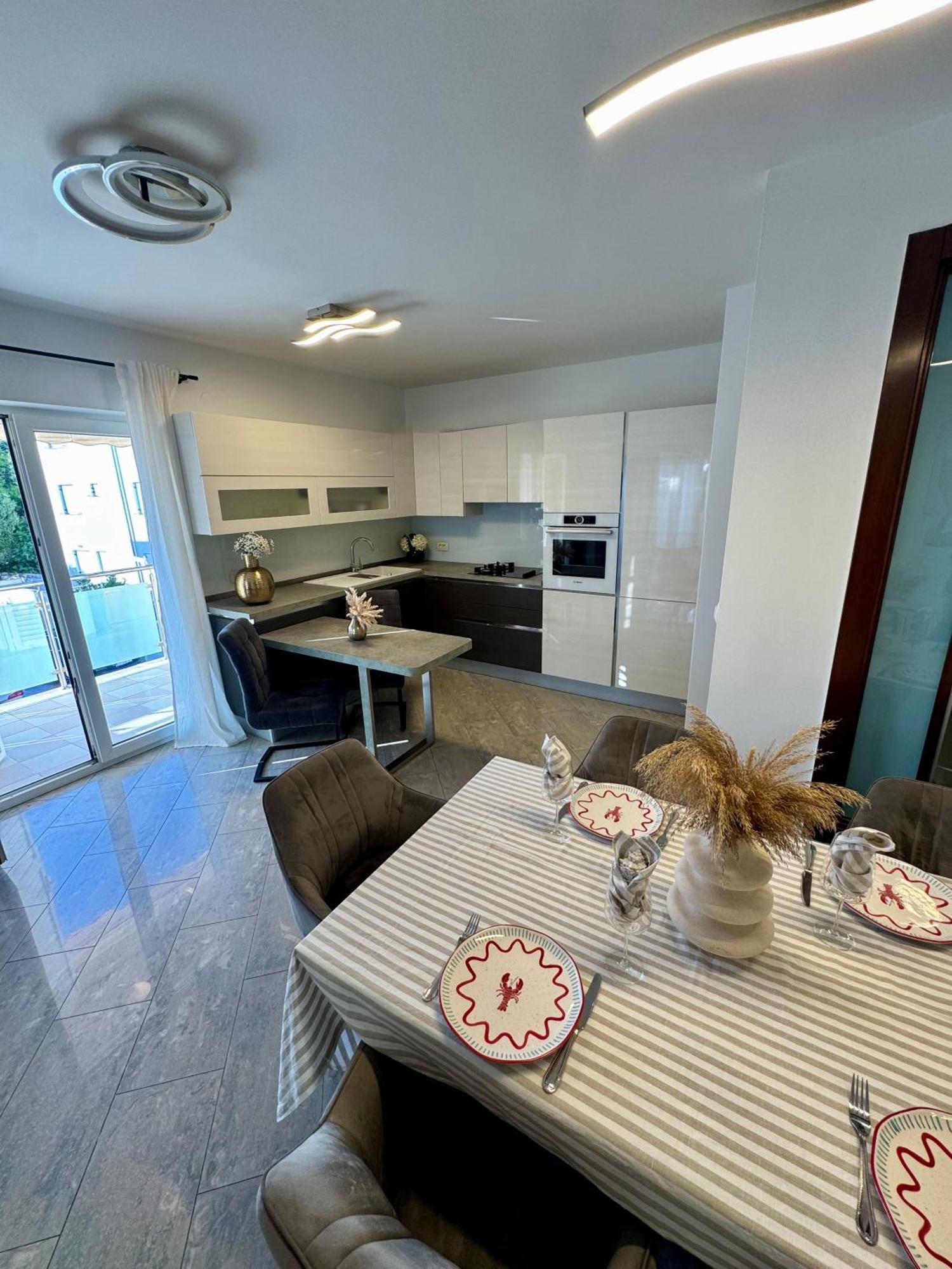 Apartments Toma Novalja Eksteriør billede